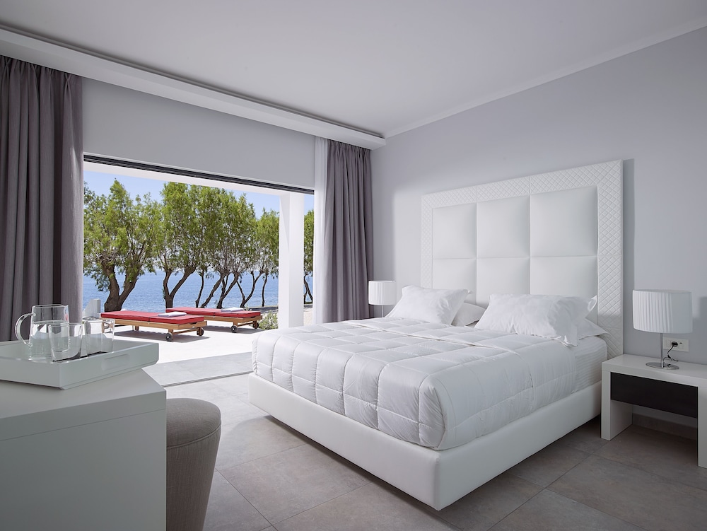 Dimitra Beach Hotel and Suites 34/76