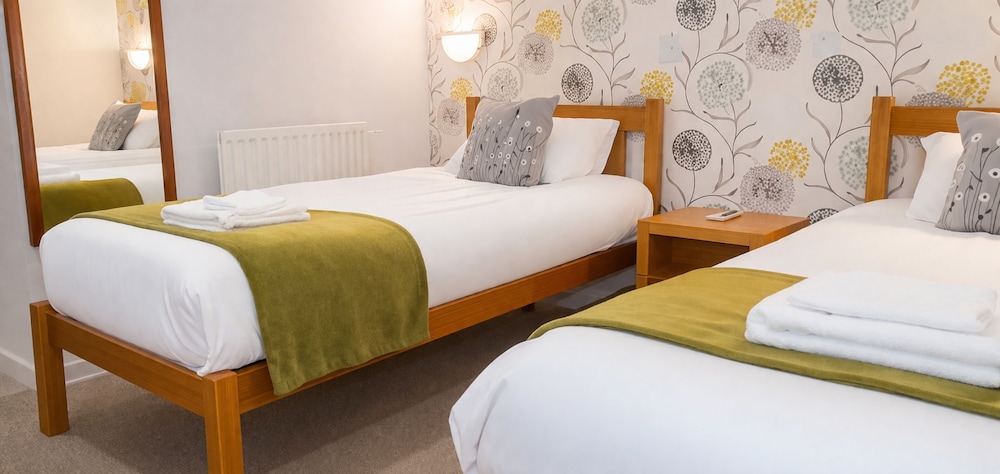Superior, Twin Beds, Brae Hotel 4/10
