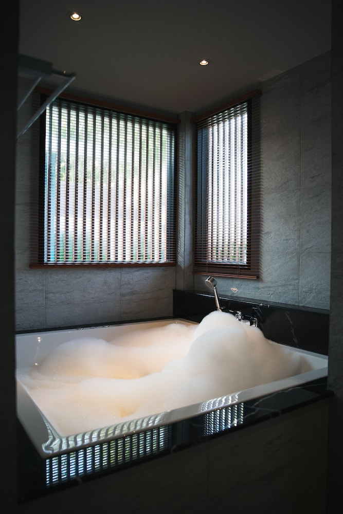 Coral Tree Villa Huahin in Cha-am