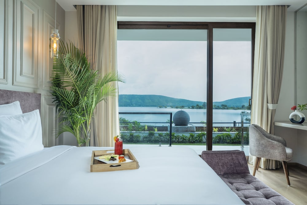 Zana Lake Resort Udaipur 15/53