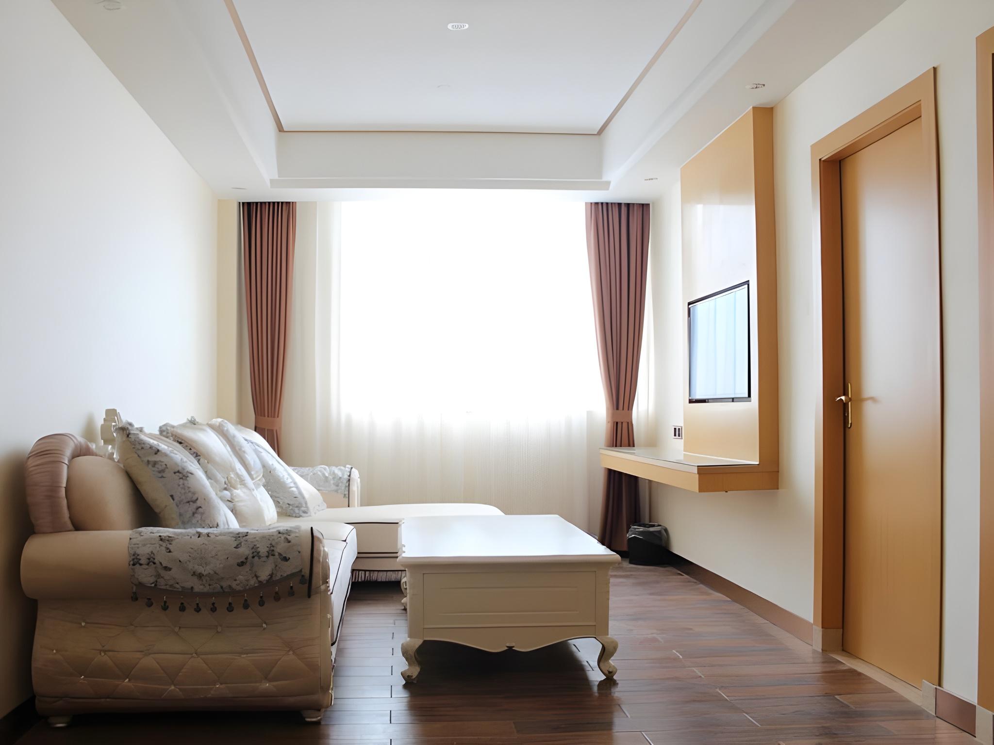 FEATURE, SUITE