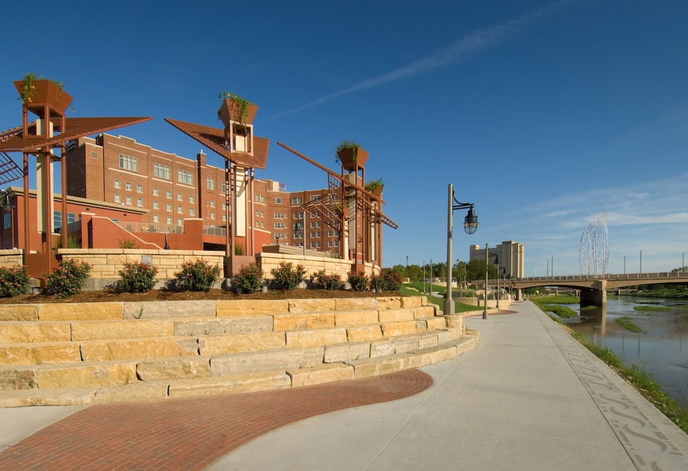 Drury Plaza Hotel Broadview Wichita 47/50