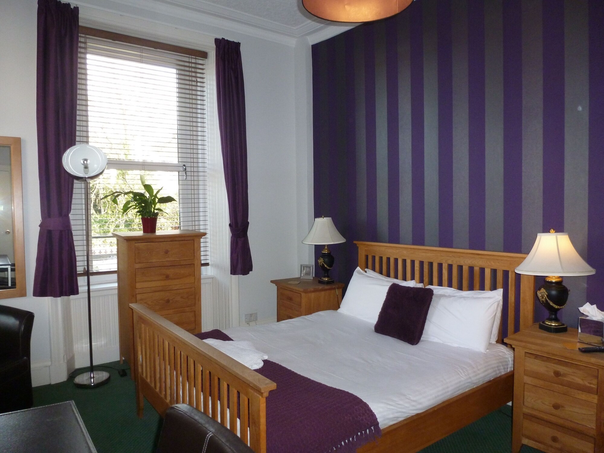 EXECUTIVE, DOUBLE BED