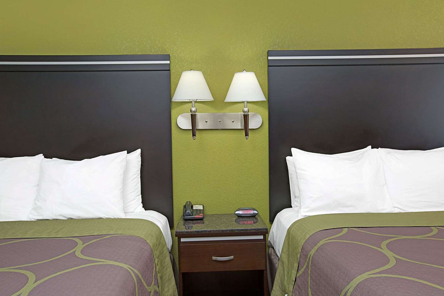 Elev8 Hotel Los Angeles LAX 17/20