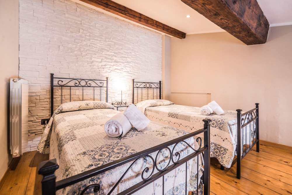 A Few Steps to The Duomo Upscale 2BD Apt 2/24