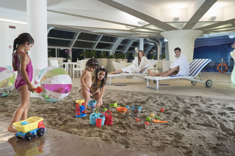 Atlantic Hotel Riccione 66/75