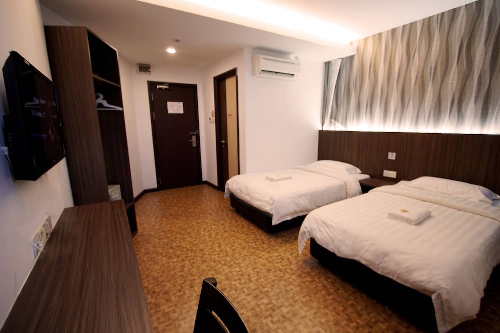 Pavilion Inn 13/28
