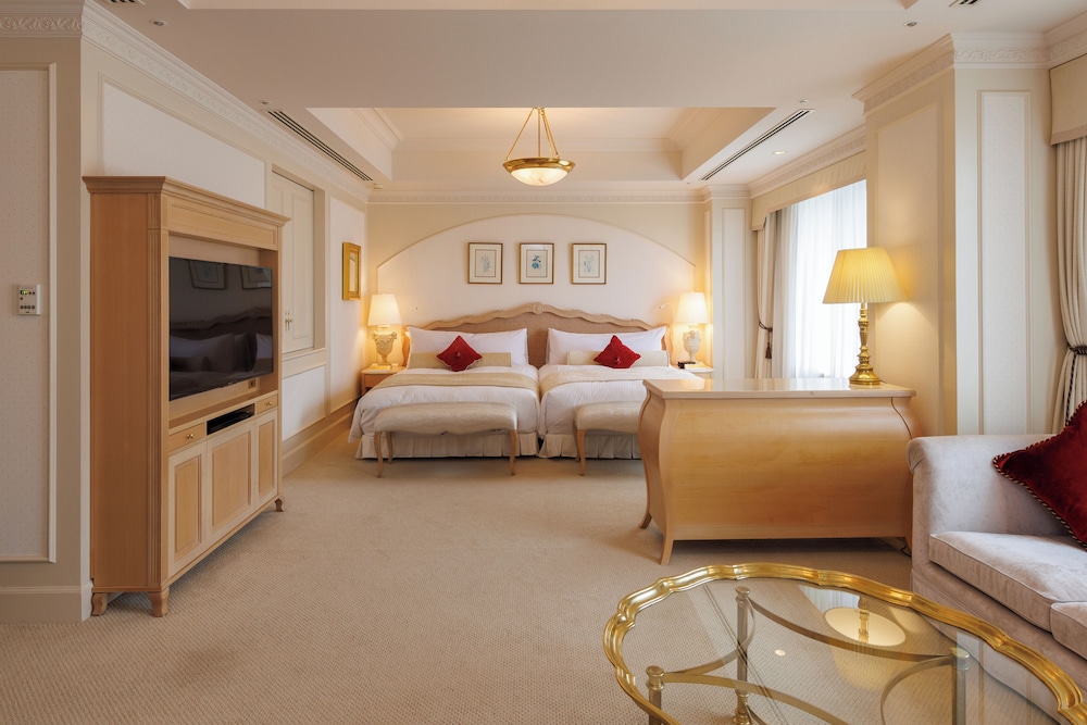 JUNIOR SUITE, DOUBLE BED, WITH EXTRA BED, CLUB LOUNGE ACCESS