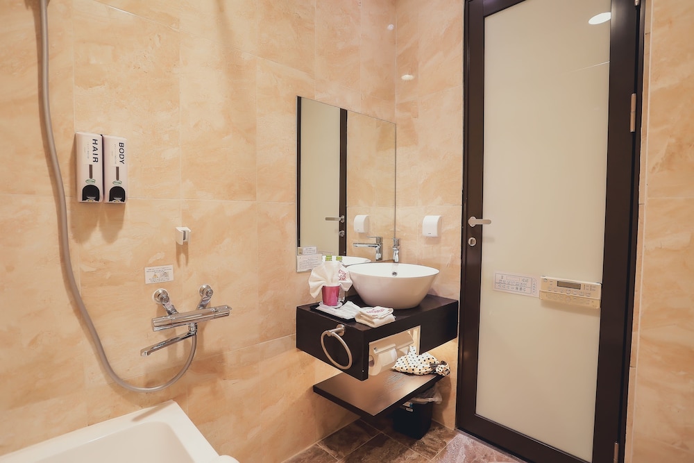 Momizi Business Hotels 72/75