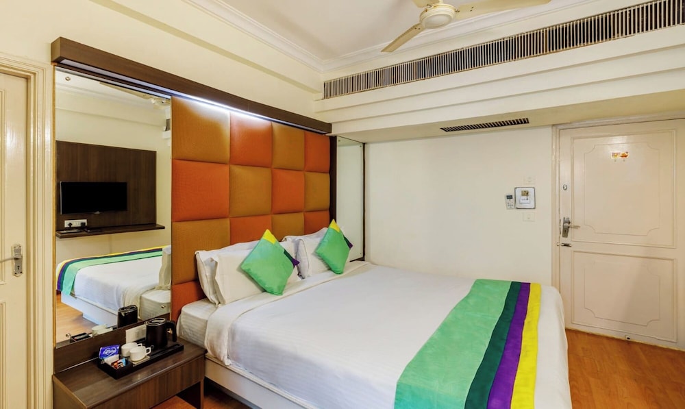 Hotel Crown Ahmedabad 6/43