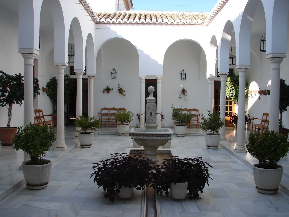 Hotel Villa Turistica de Priego 56/58