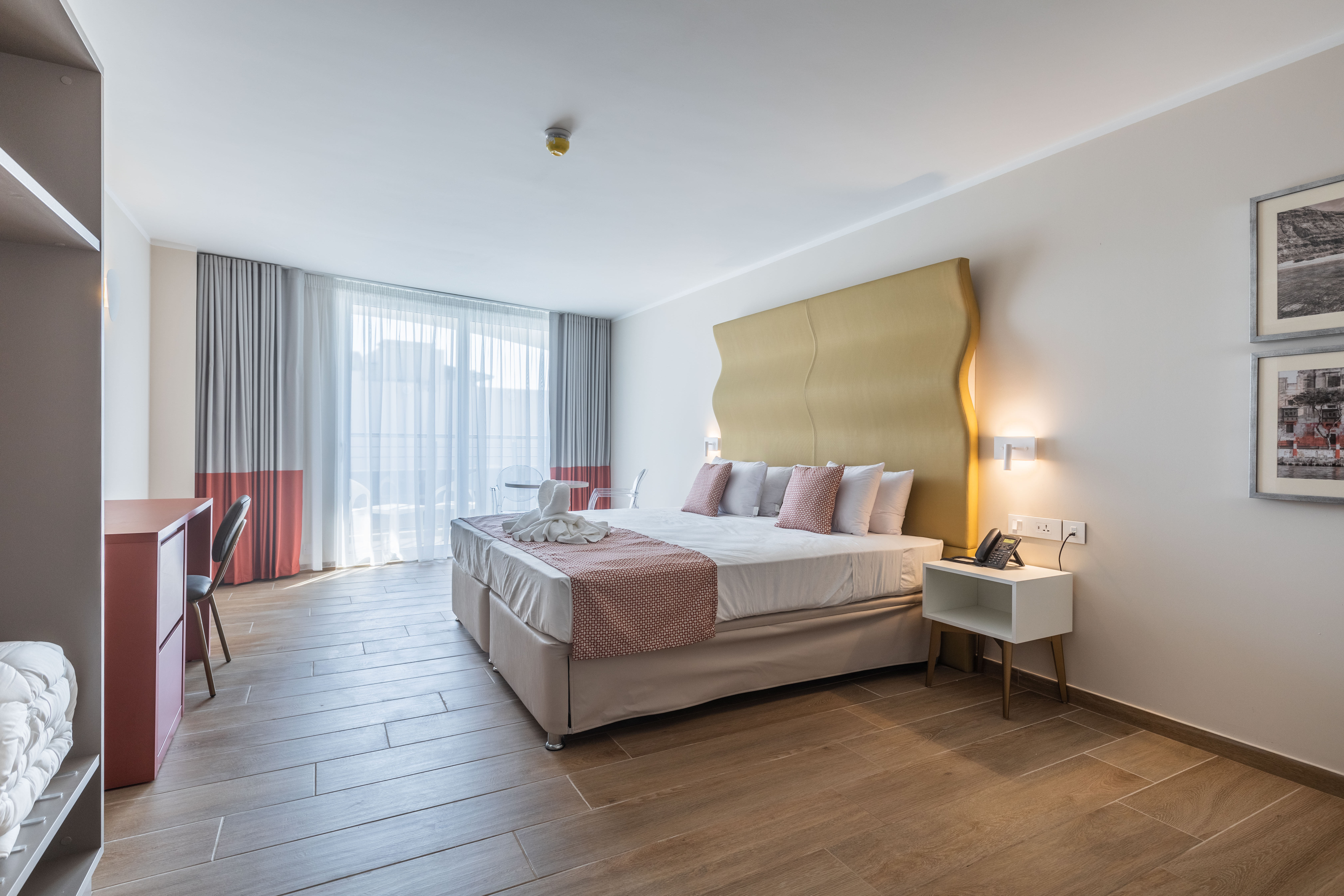 Room, Double or Twin Bed, Lateral Side Sea View