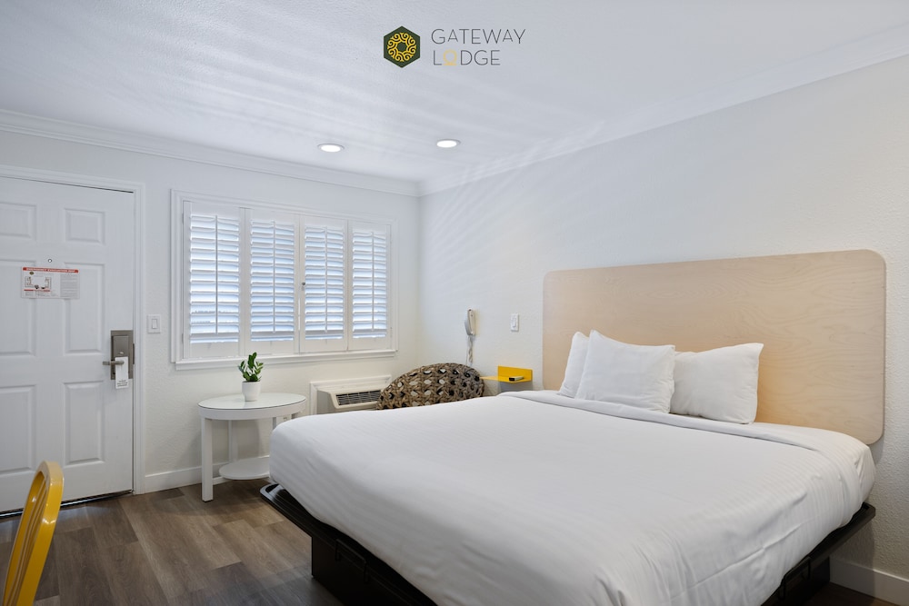 Gateway Lodge 8/36