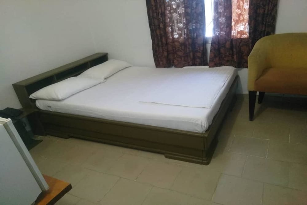 DELUXE, QUEEN BED