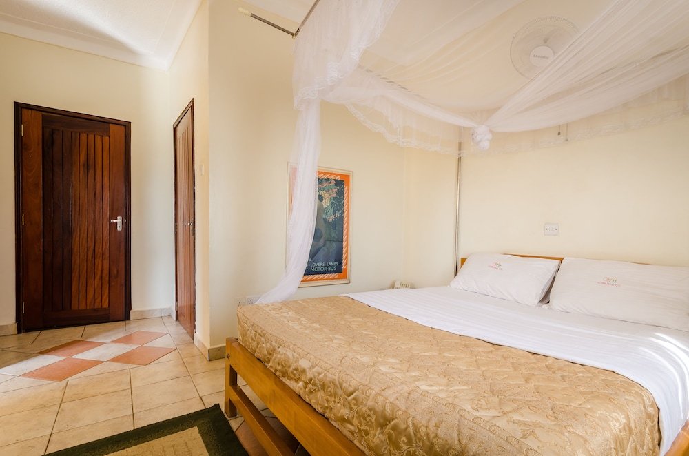 Victoria Travel Hotel 7/50