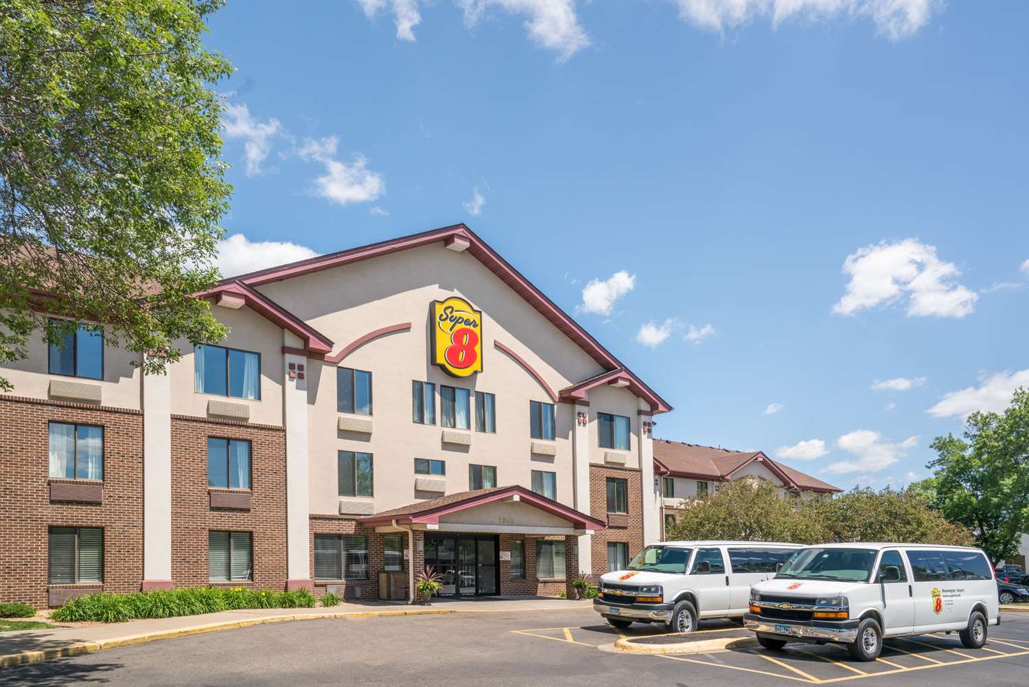 Super 8 by Wyndham Bloomington/Airport in BLOOMINGTON - MN