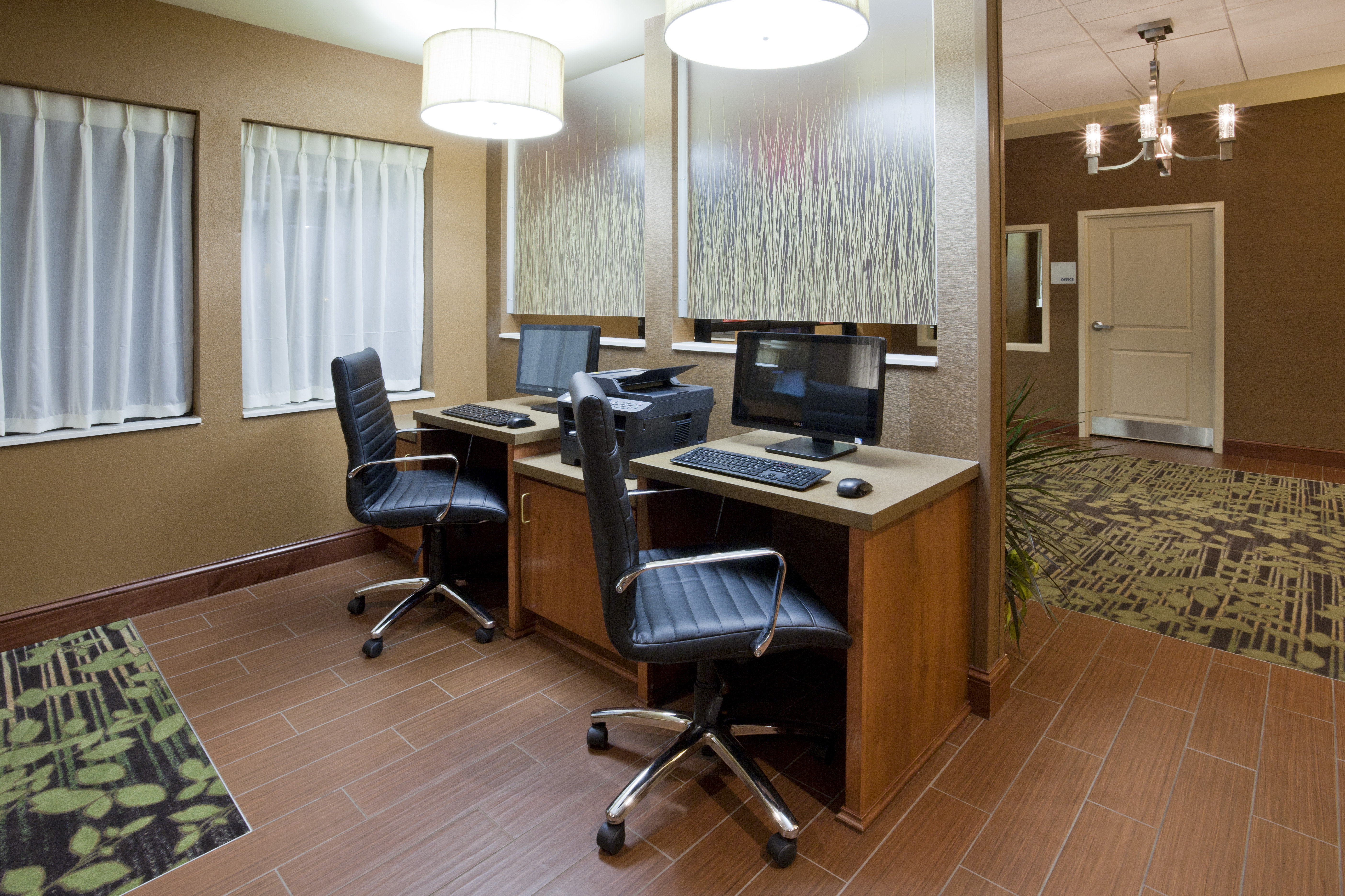 Holiday Inn Express Suites Willmar 43/50