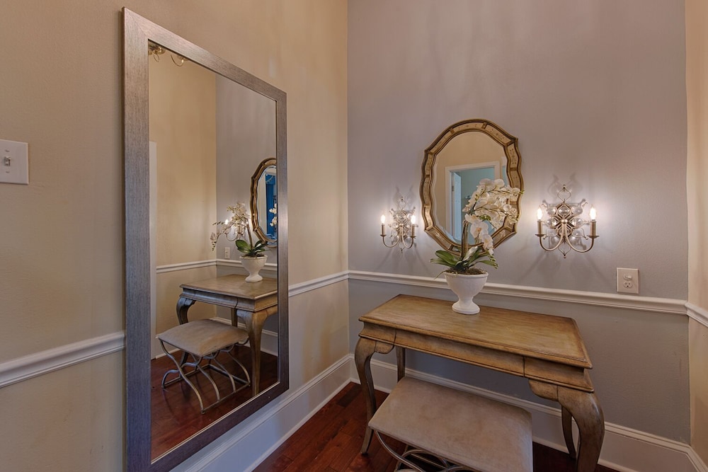 Hotel St Pierre French Quarter 12/78