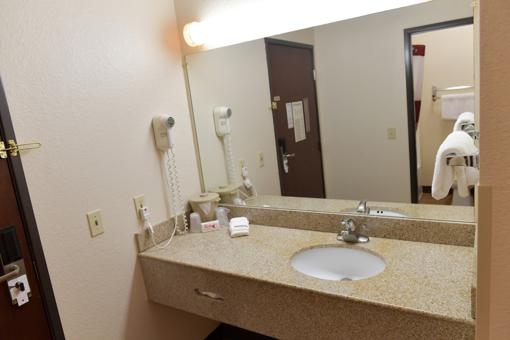 Baymont Inn & Suites by Wyndham Lincoln NE 37/47