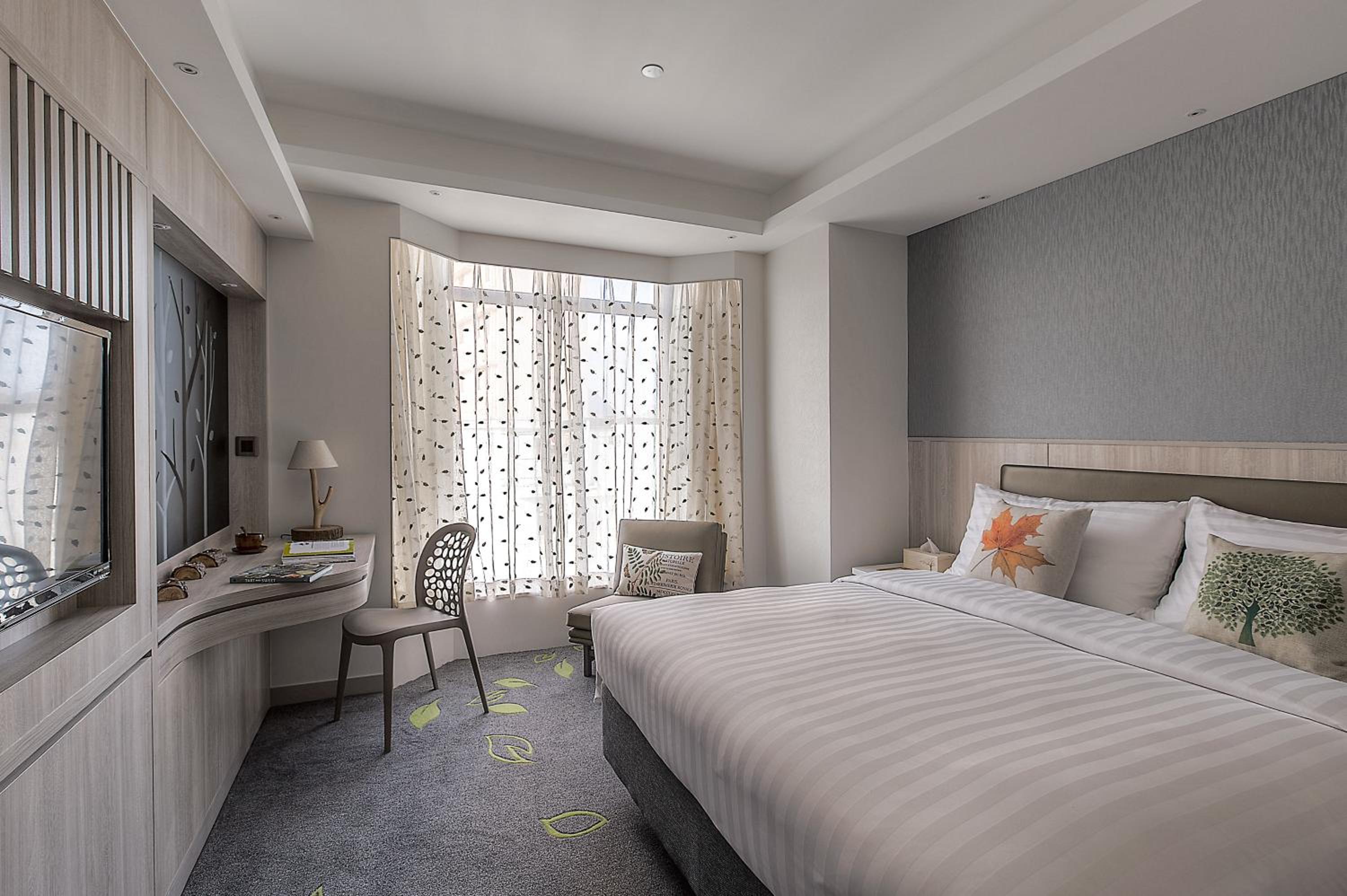 Pine, Double or Twin Bed