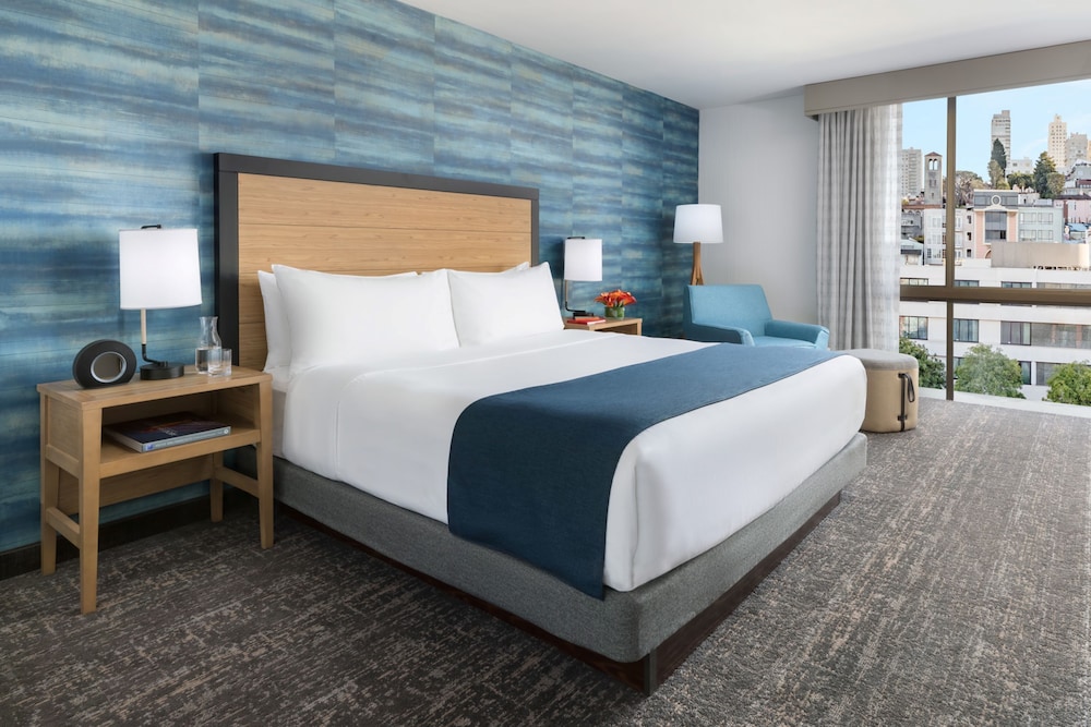ROOM, KING BED, CITY VIEW
