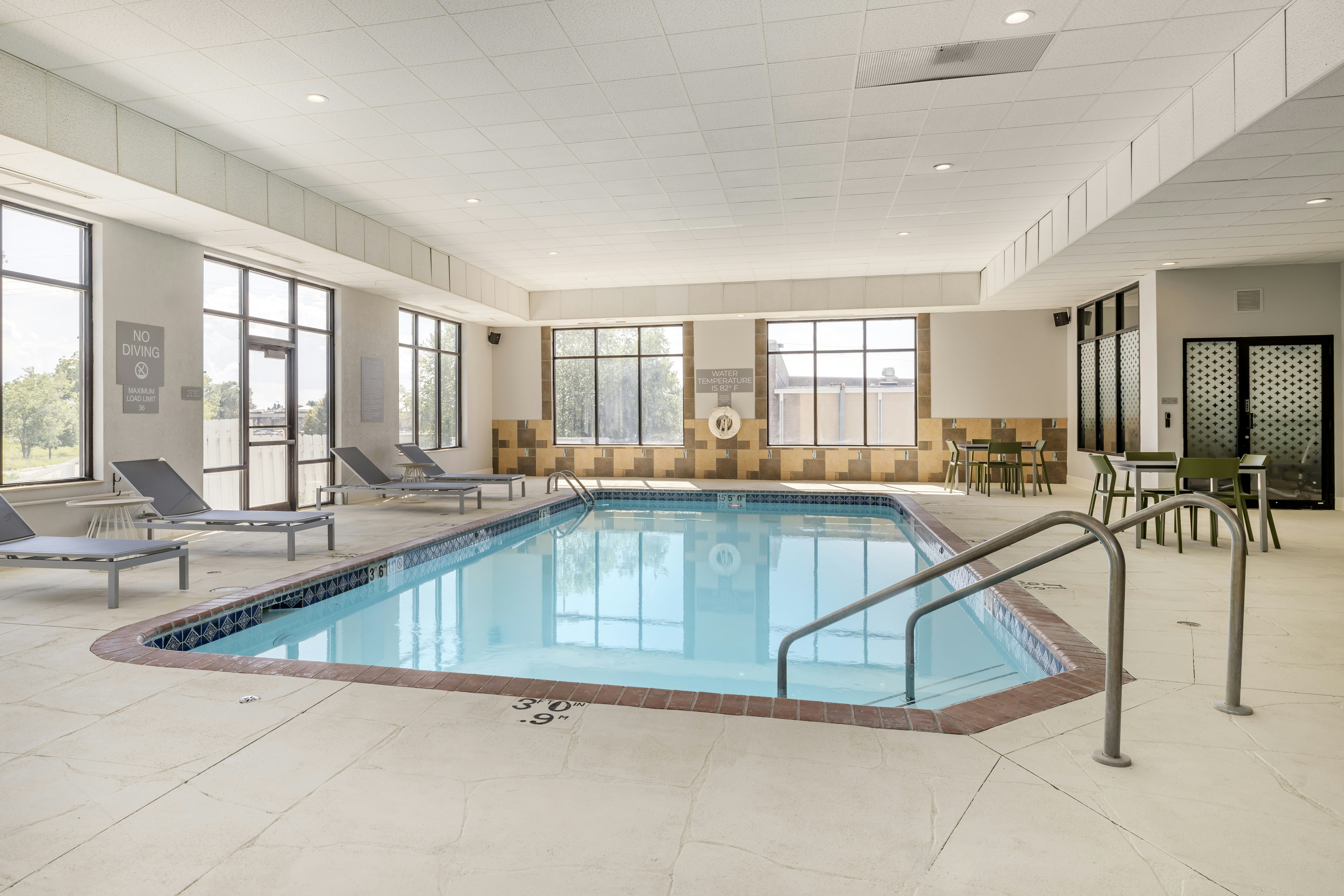 Days Inn & Suites Onalaska WI 9/22