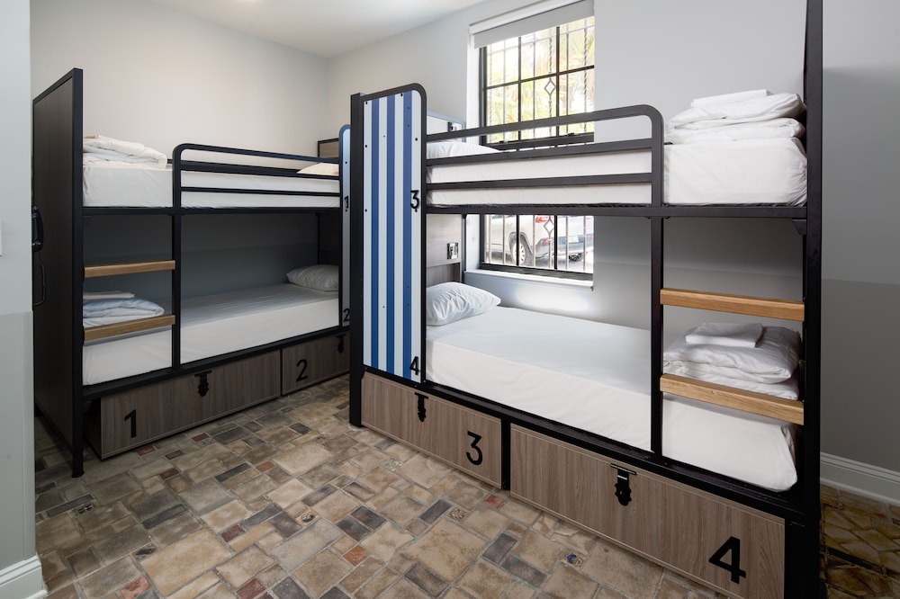 PRIVATE, 4 BEDS