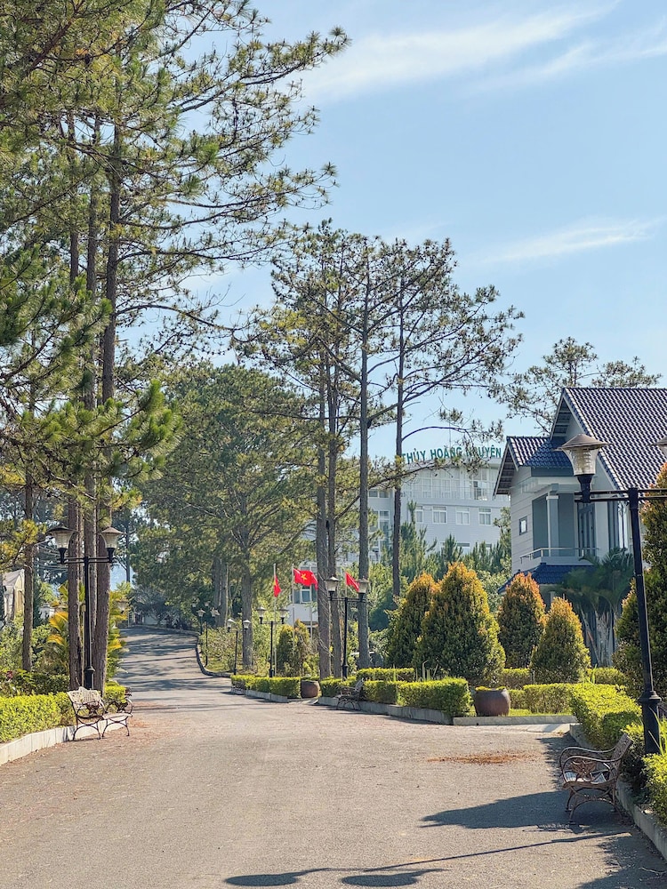 Thuy Hoang Nguyen Hotel Resort & Spa 69/75