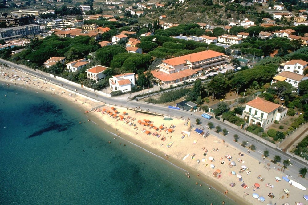 Hotel Riva Del Sole 62/70