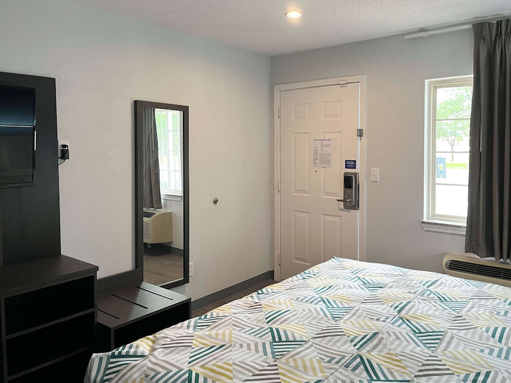 Studio6 Suites Lafayette, IN 9/21