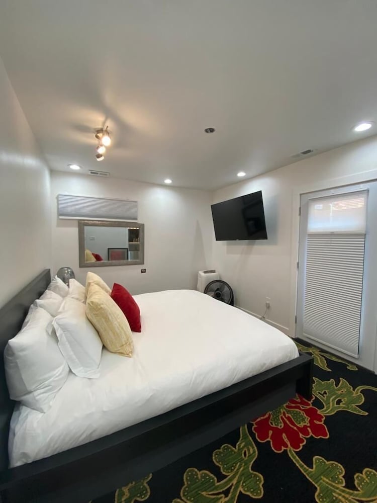 INNhale Cannabis Friendly B&B - Adults Only 8/55