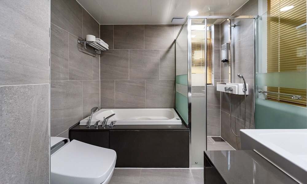 Golden Tulip Essential Namgang 46/49