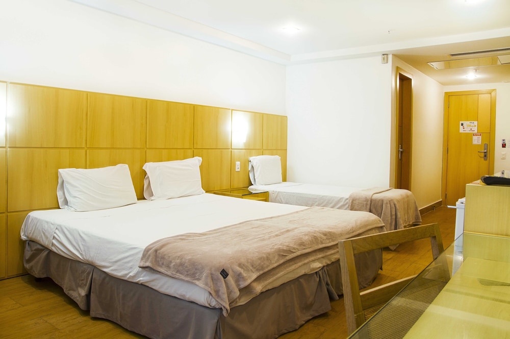 ROOM, TRIPLE, CITY VIEW