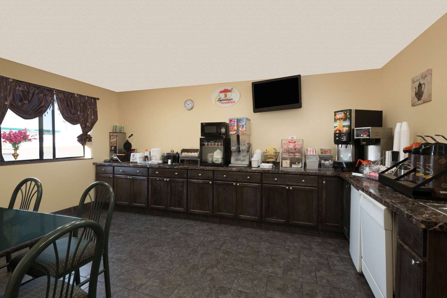 Super 8 By Wyndham Topeka/Wanamaker Rd/I-70 9/12