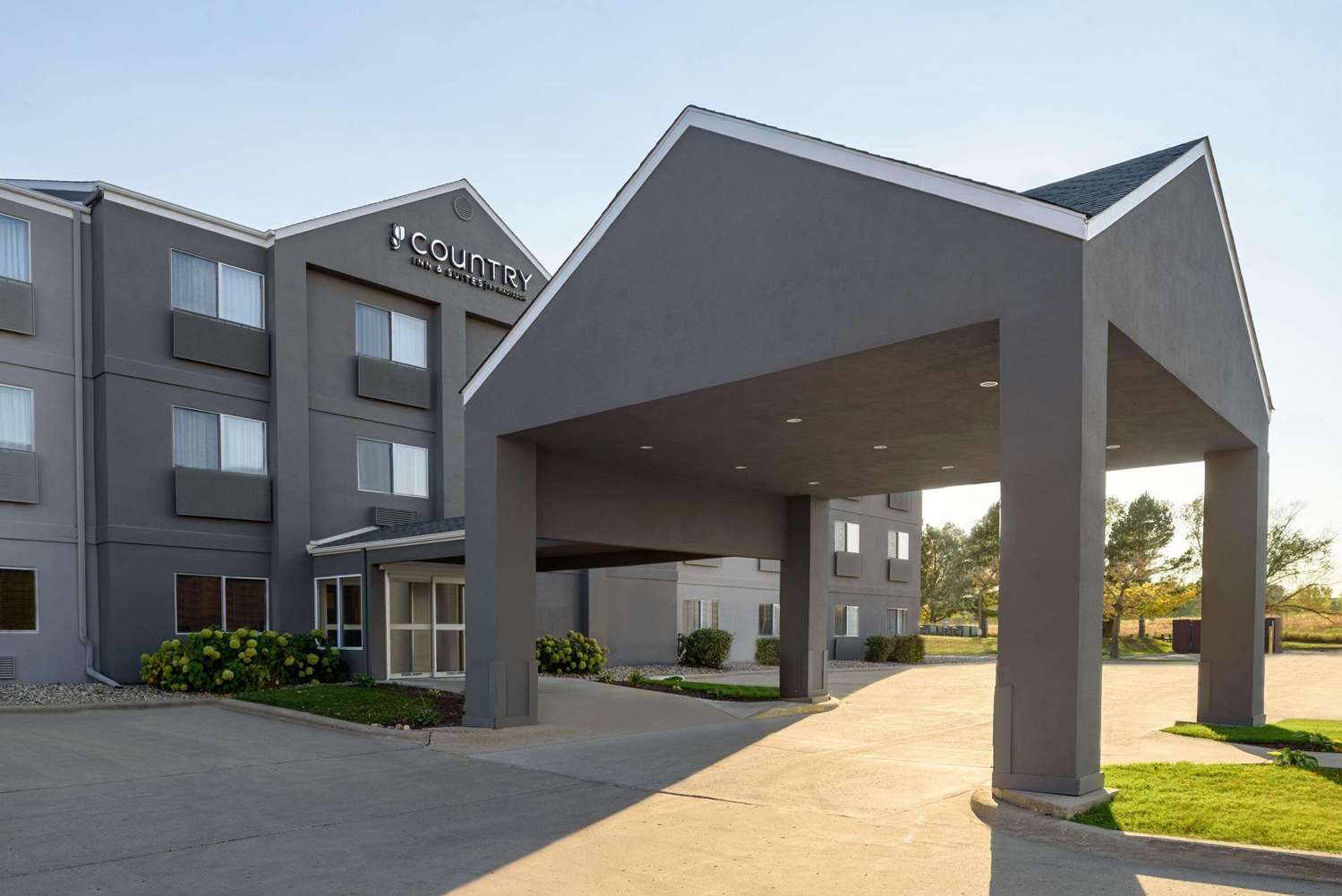 Country Inn & Suites by Radisson, Brookings, SD 38/39