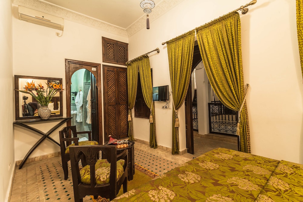 RIAD NASREEN 52/76
