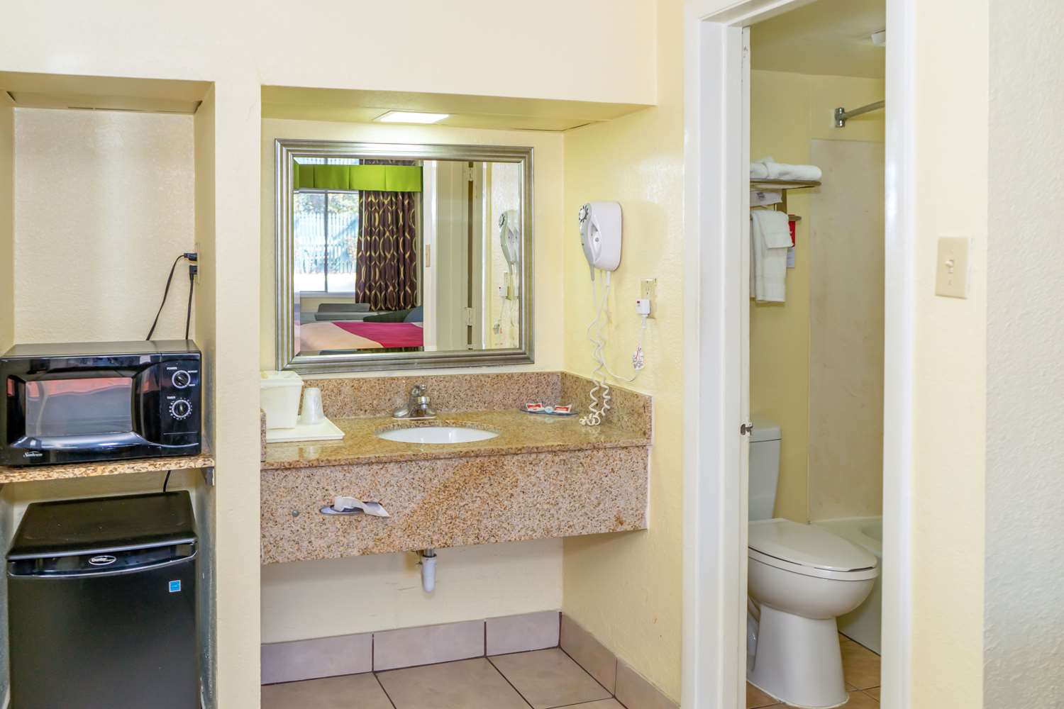 Room, King Bed, Smoking, Park Inn by Radisson, Weldon - Roanoke Rapids 4/5