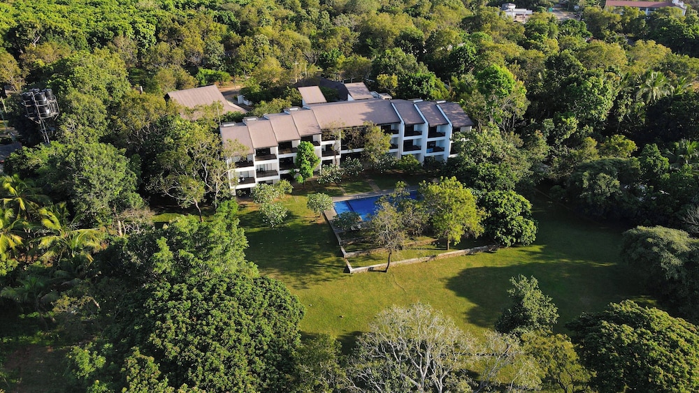 Grand Tamarind Lake Hotel 52/57