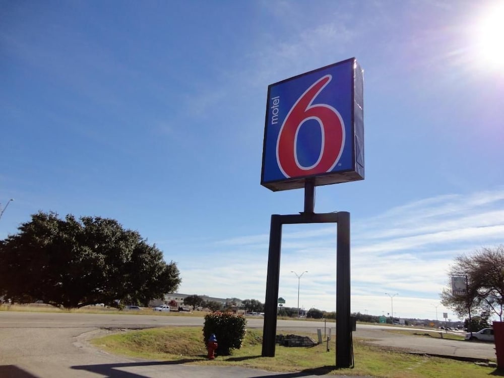 Motel6 Round Rock, TX 49/57