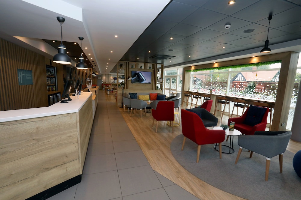 Holiday Inn Express Chester Racecourse 22/34