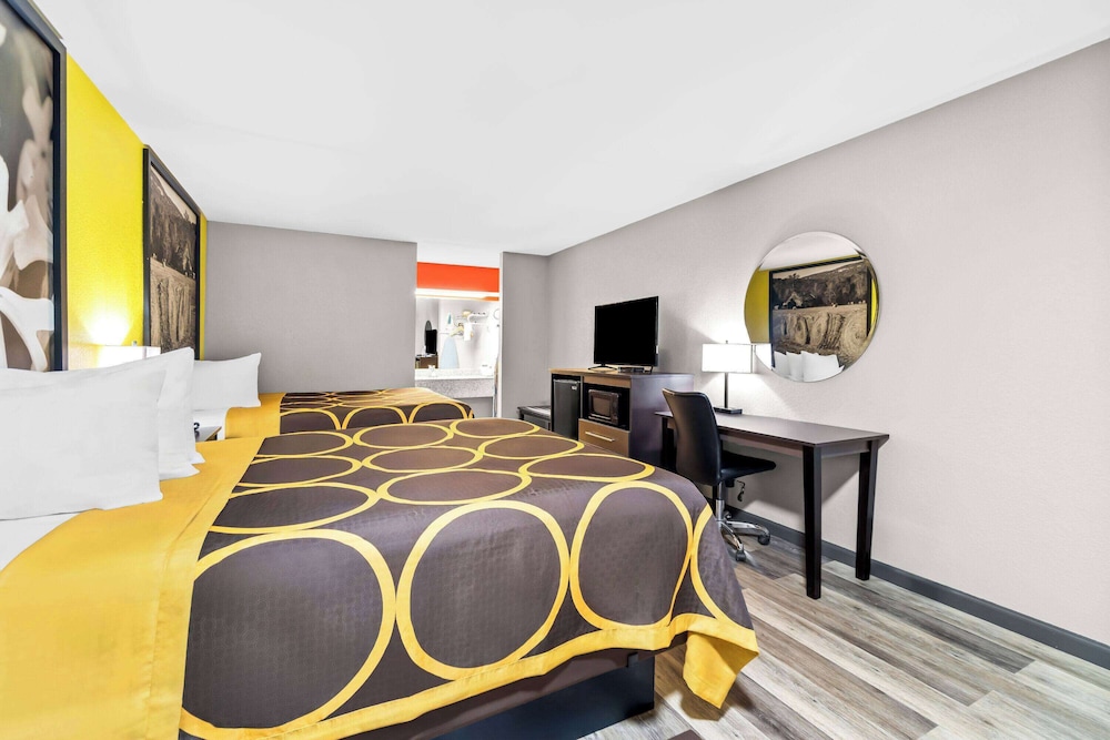 Super 8 by Wyndham Paragould 15/50
