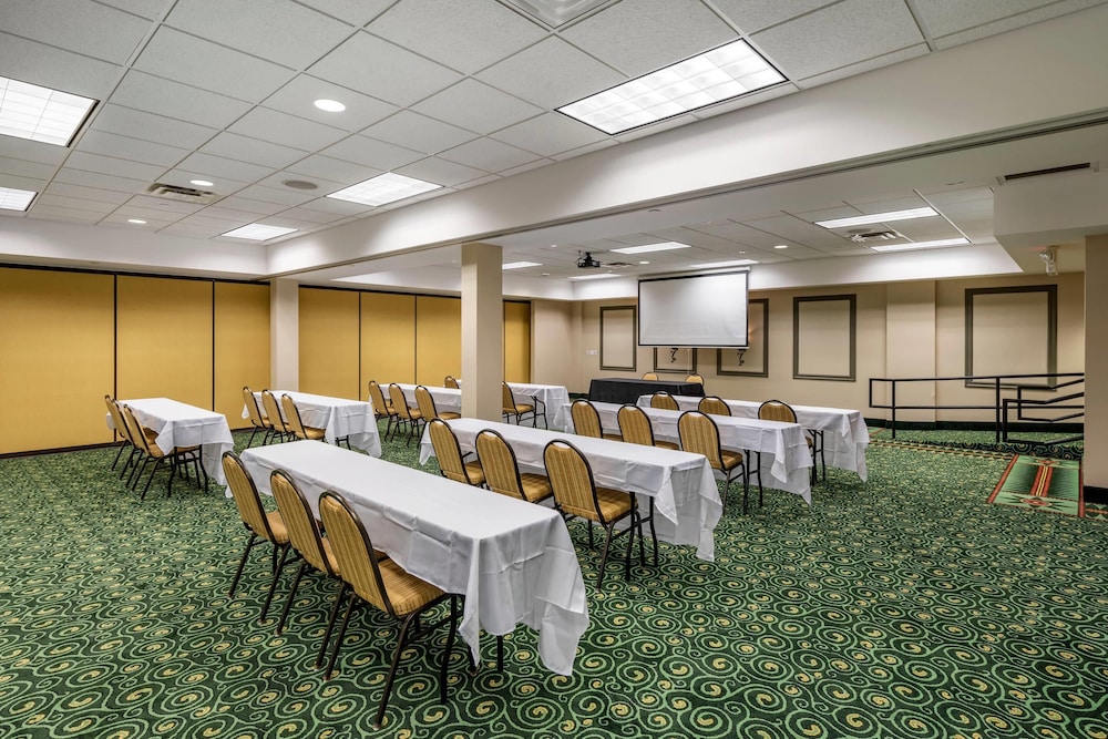Three Bears Waterpark Resort Near Tomah, an Ascend Collection Hotel 22/50
