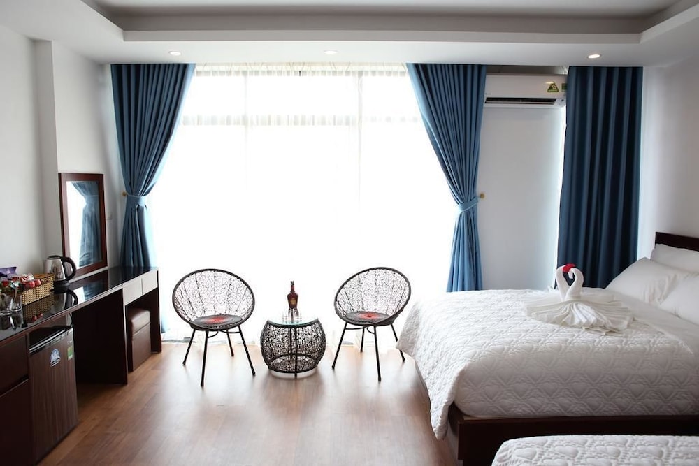 Camellia Hotel 8/35
