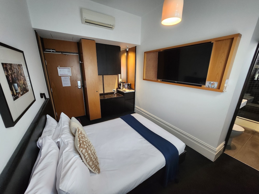 DELUXE, DOUBLE BED