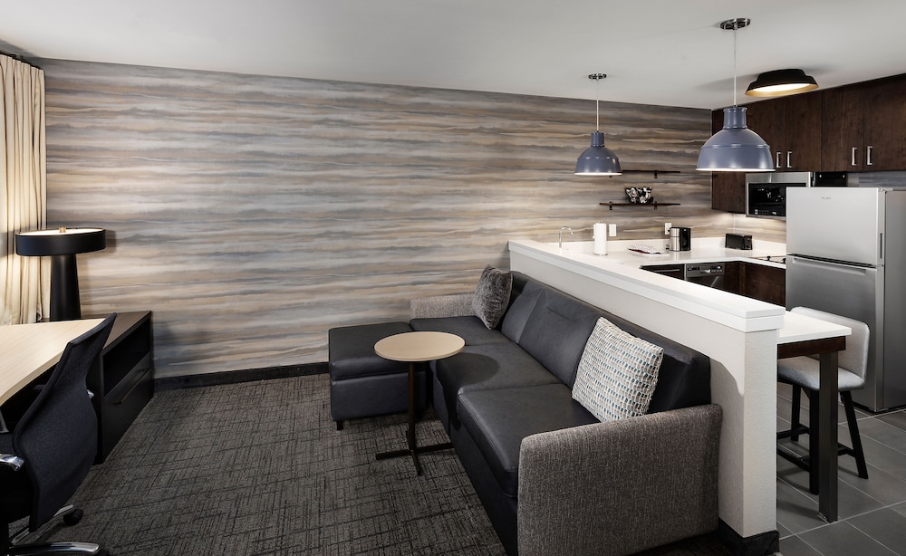 Residence Inn Milwaukee Brookfield 25/50