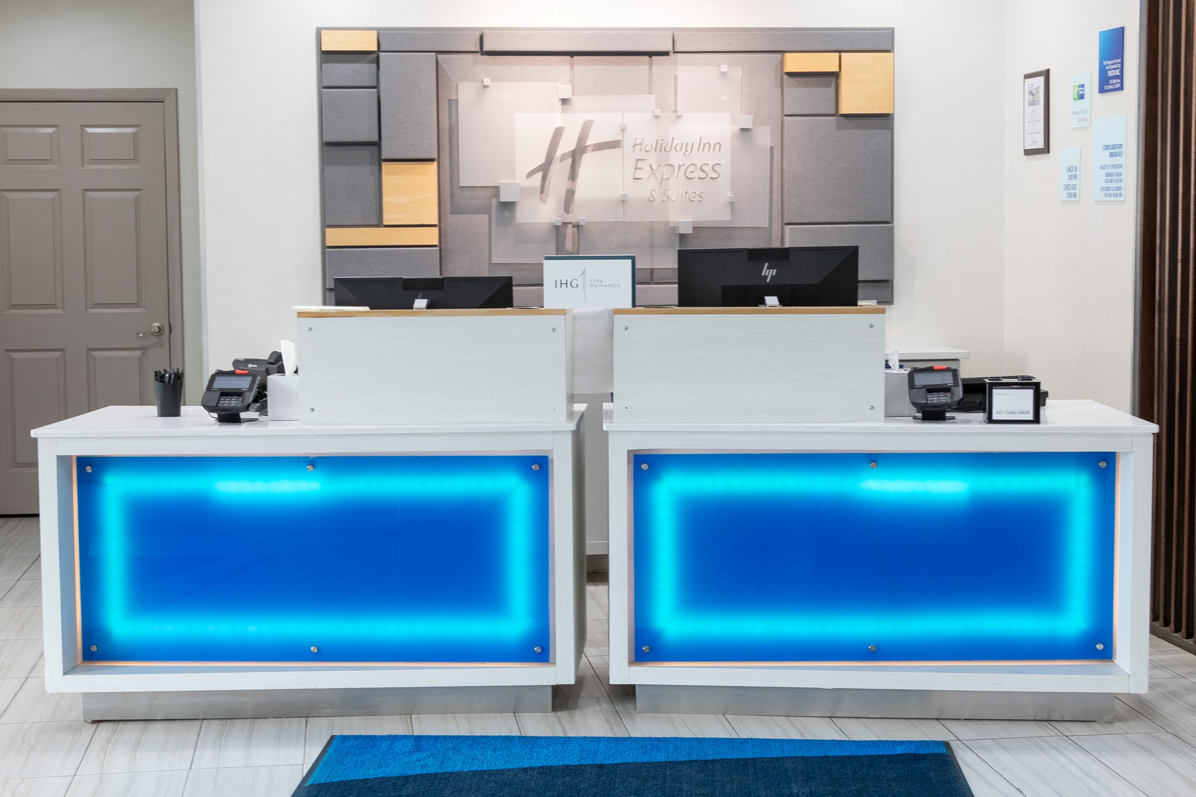Holiday Inn Express and Suites Chicago West St Charles an IHG Hotel 3/72