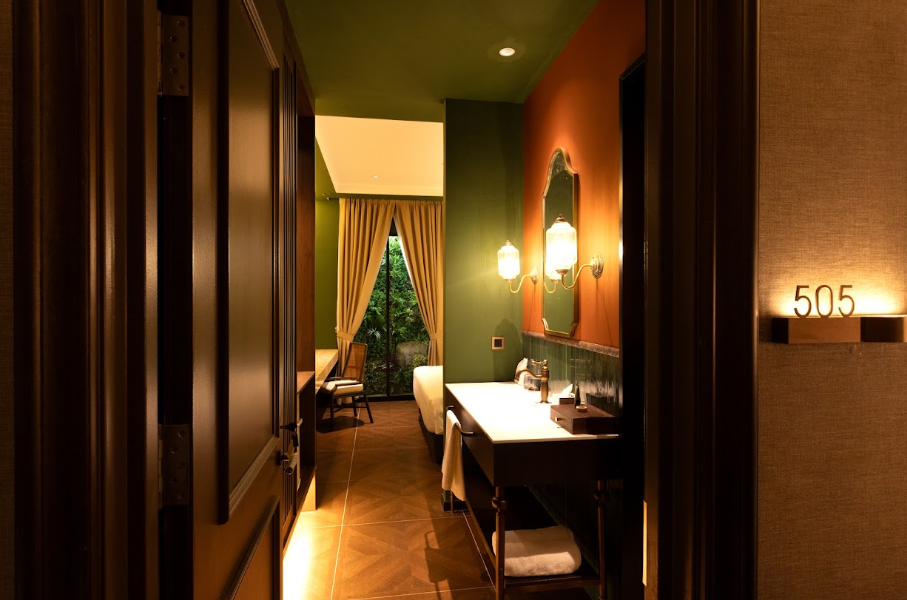 The Seven Stars Hotel 42/48