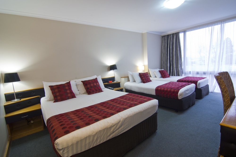 Commodore Regent Hotel 36/63