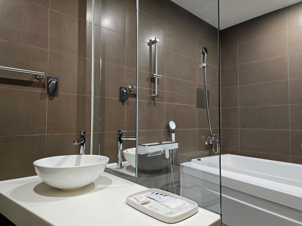 Tria Hotel 58/62