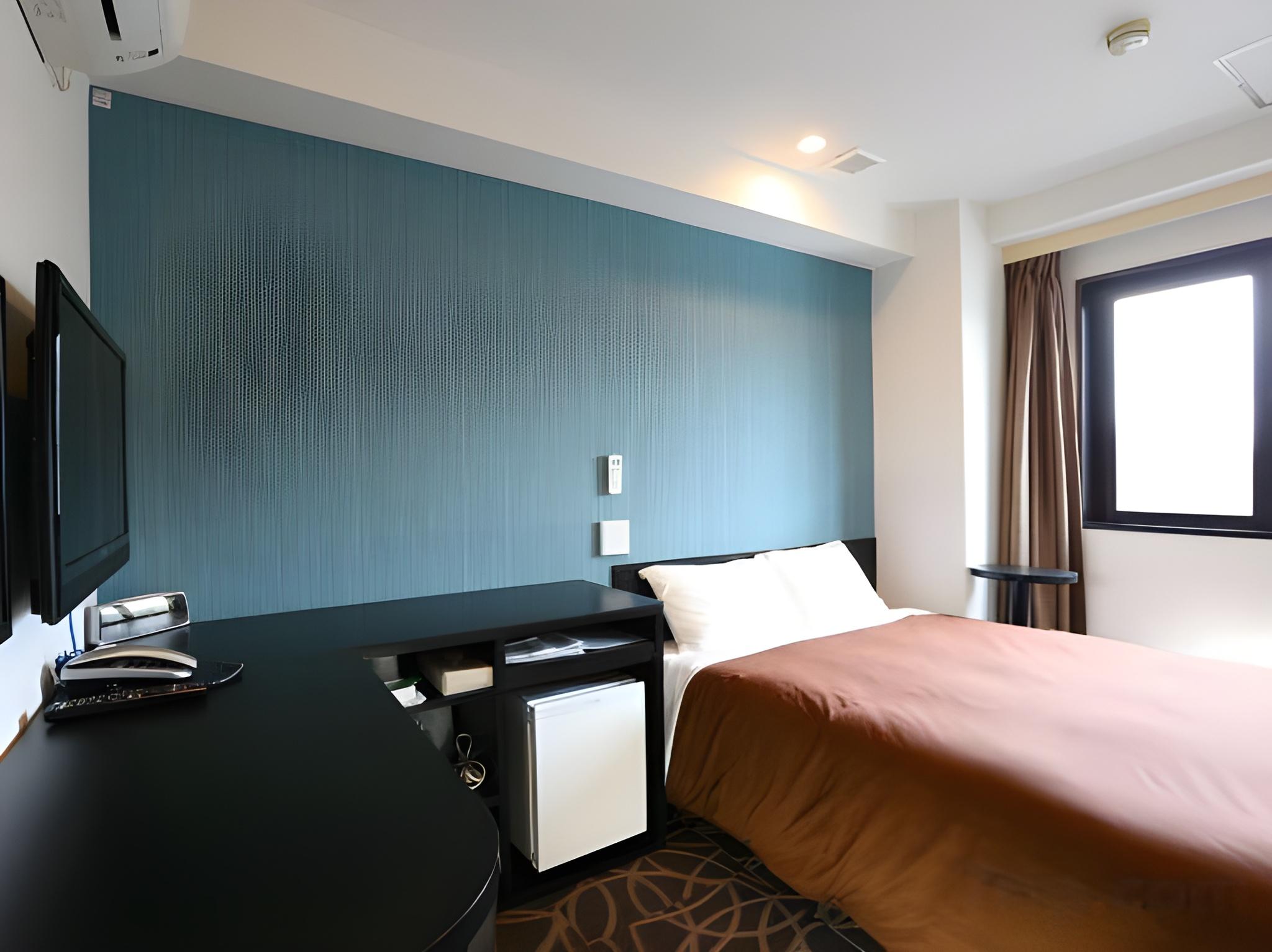 Room, Double Bed, Bathtub, Smoking